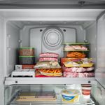 6_Consul_Geladeira_CRB39AK_Imagem_Detalhe_Freezer_Espacoso